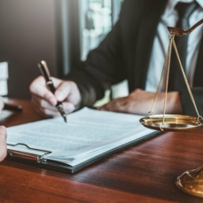 Avocat en droit des sociétés à Paris 12